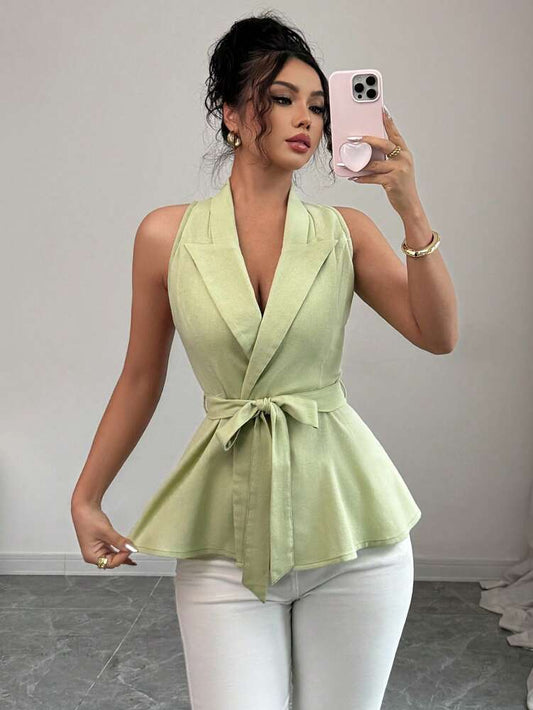 A-Line Sleeveless Shirt with Cinched Waist and Linen Look, Elegant Blouse for Women, Ideal for Office, Holidays or Casual Day Outfits